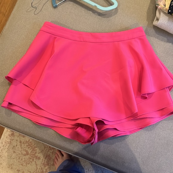 Hot pink ruffled skort - Picture 4 of 5